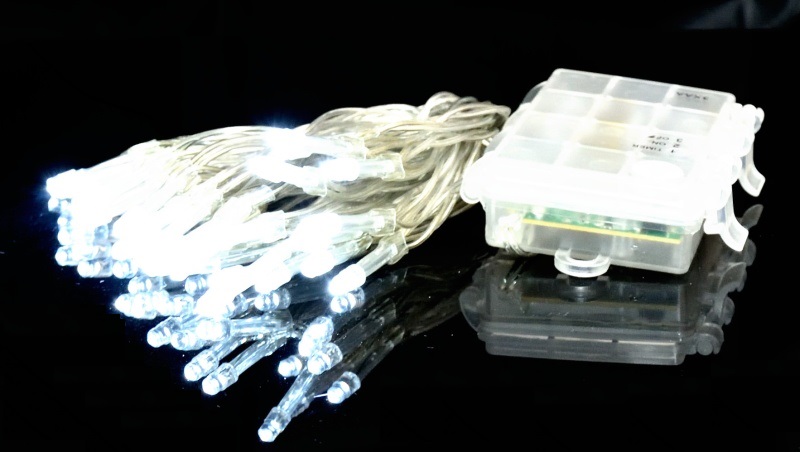 Řetěz na baterie studená bílá 50 LED venkovní s časovačem kartonové balení K24