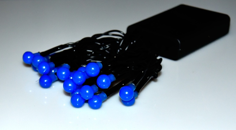 Řetěz na baterie 20 LED modré koule plast 9mm délka 2,2 m kartonové balení K20