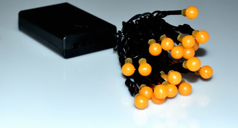 Řetěz na baterie 20 LED žluté koule plast 9mm délka 2,2 m kartonové balení K20