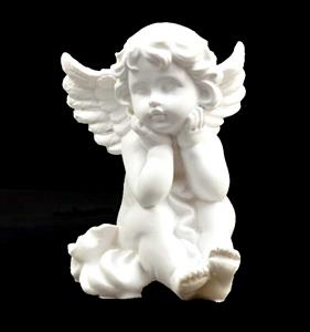Zasněný anděl 11 x 10 x 8 cm soška andělíčka bílý polyresin