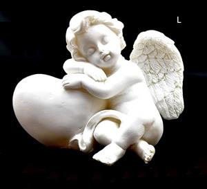 Andělíček se srdcem levý 7x5x4,5 cm soška anděla bílý polyresin
